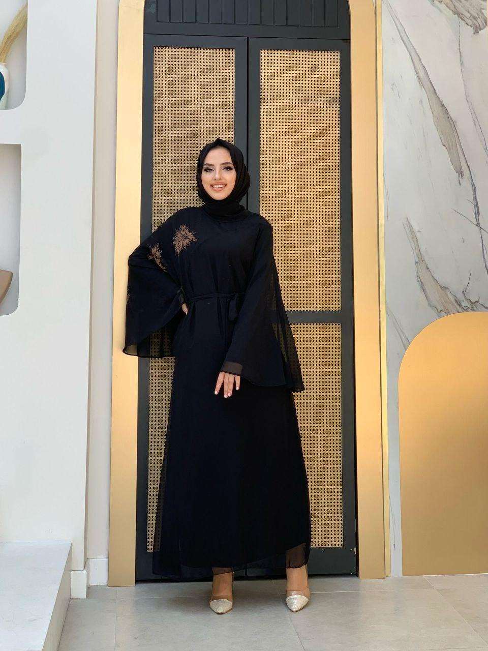 Schwarze Abaya, bestickt mit wunderschönen goldenen Fäden - kleopatramarkt