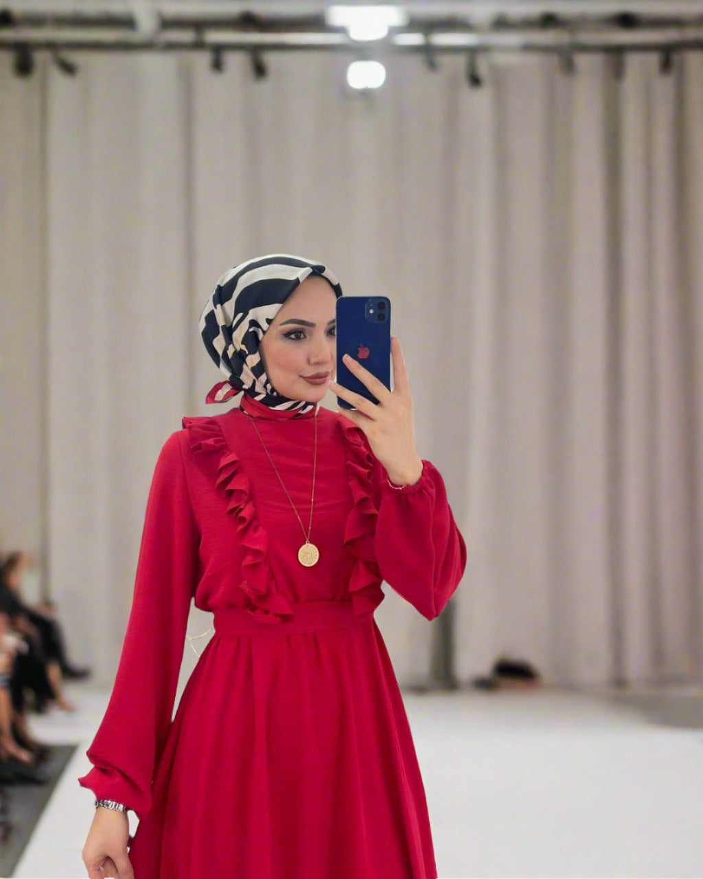 Lang kleid Langarm hochwertigem Ayrobin-Stoff