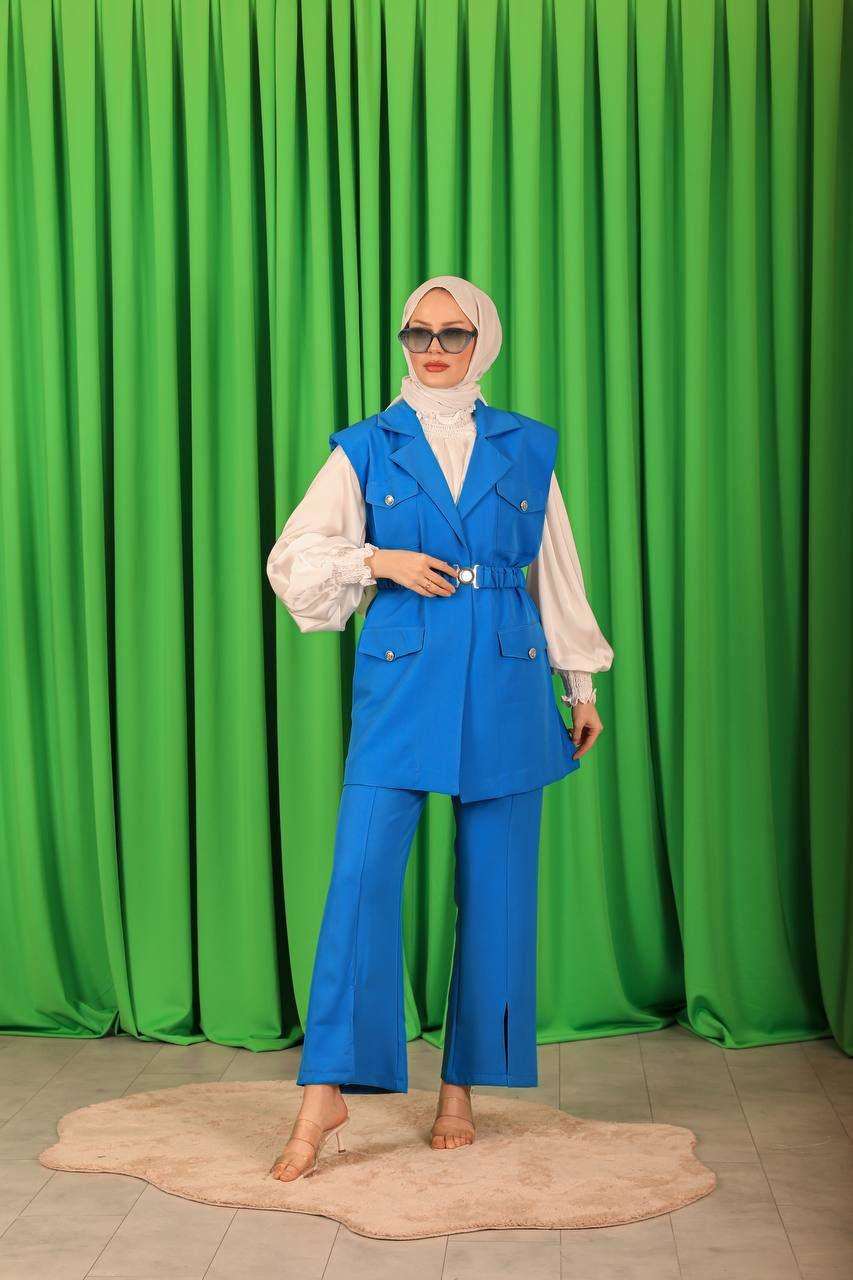 Zweiteiliges Set aus Hose und Weste. - kleopatramarkt